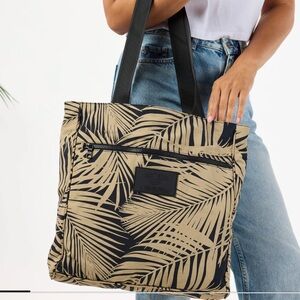 NWT ALOHA Collection Keep it Light Daily Tote